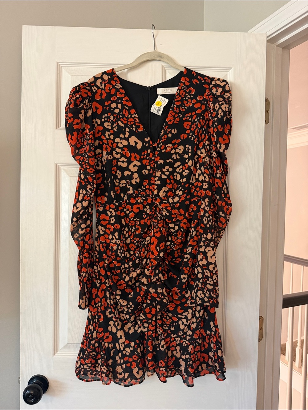 Astr Black, Red/Orange Leopard Print V-Neck Ruffle Sleeve Dress